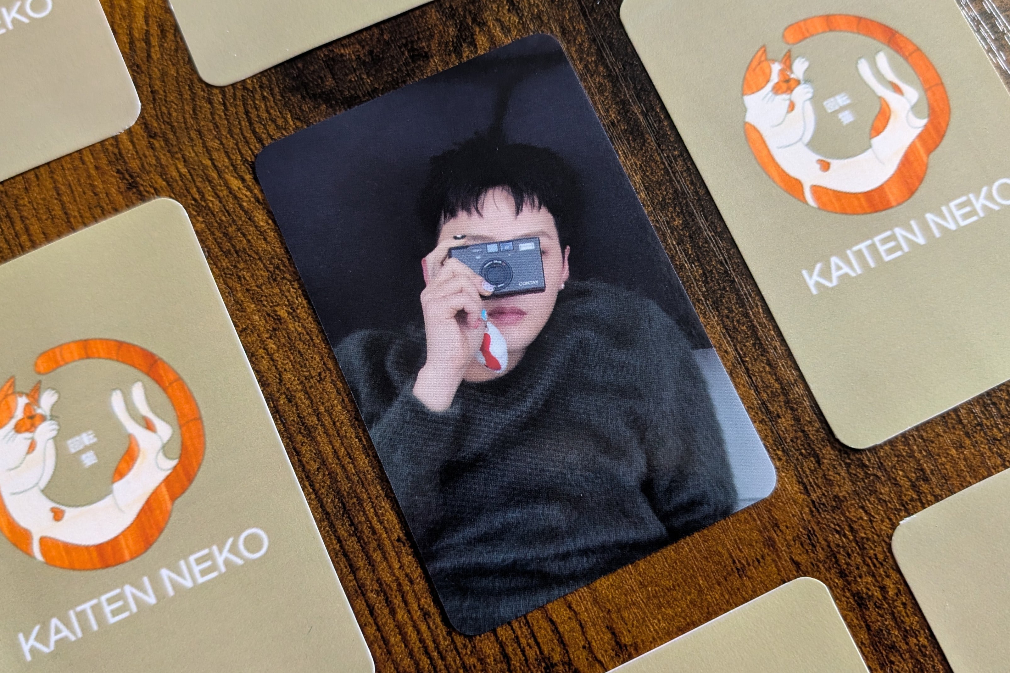 G-Dragon - 1st Fam Kit [Petals of Love] Photocard