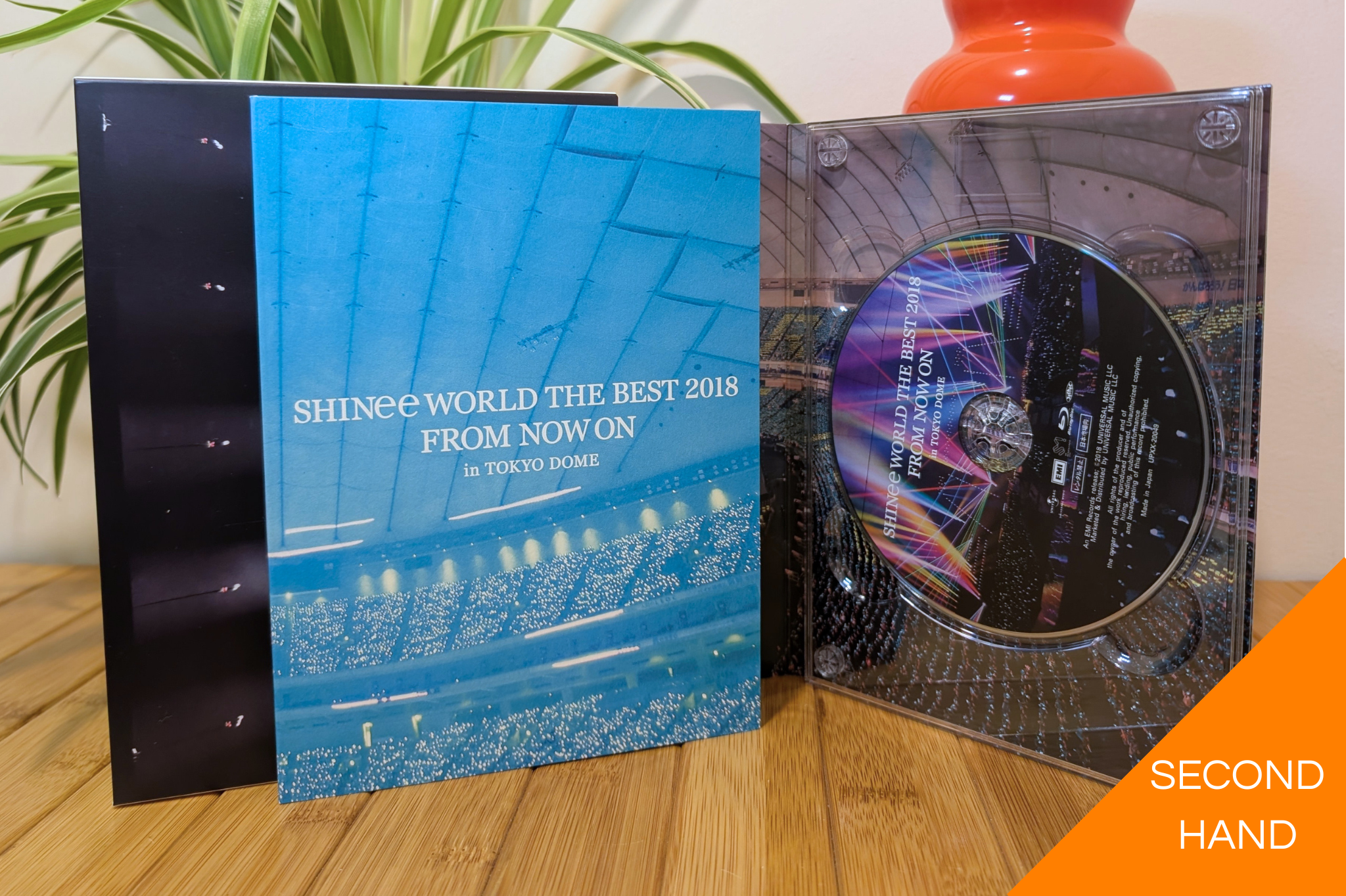 SHINee - SHINee World The Best 2018 (Blu-Ray+Photobook)